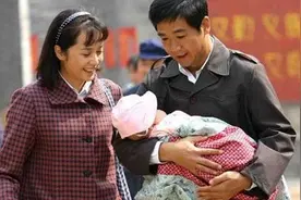 《金婚》三孩子如今都火了，赵丽颖成一线明星，王雷成实力派演员图片