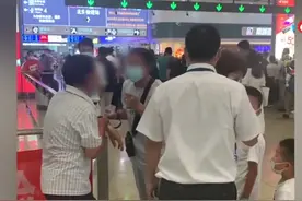 因琐事纠纷，北京一大爷殴打辱骂外地人：“你外地人到北京来就是孙子”图片