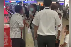 因琐事纠纷，北京一大爷殴打辱骂外地人：“你外地人到北京来就是孙子”图片