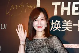 薛佳凝的“奶油肌”也太有优越感了，穿薄纱装出门，美的吸引人图片