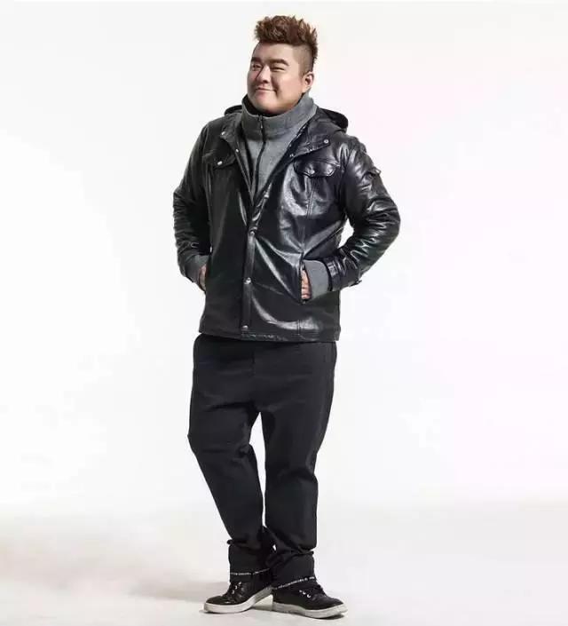 为什么适合胖子,由于这发型的重点在于将两侧的头发铲青,将中间凡人