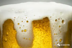 尿里漂了“啤酒花”，一定不要慌图片