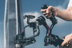 你真以为手机摄影很简单么，看看职业手机摄影师都用的什么器材吧图片