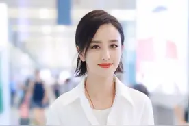 佟丽娅亲身证明：七分裤＋“爱心鞋”最显腿长，效果堪比高跟鞋图片