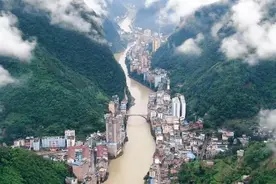 我国最窄的县城，只有一条主干道，却在全国最早通“地铁”图片