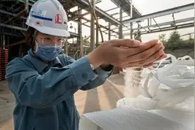 中石化熔喷料生产新技术喜获成功，可助力增产13亿只医用平面口罩图片