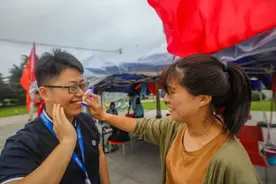 不会飞的“超人”，谢谢你们！图片