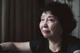 60岁大妈高龄产子，生下双胞胎女儿，后来怎么样了？图片