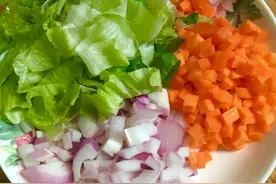 家家都可能有剩饭，剩饭如果这样炒，您也能感觉很新鲜图片