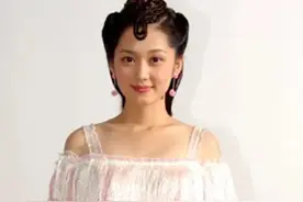 回看《刁蛮公主》，吊带裙超短裙露脐装，搁现在不得被“骂死”图片
