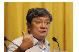 浙大郑强教授，凭犀利语言走红却遭质疑，还曾任这所211大学校长图片