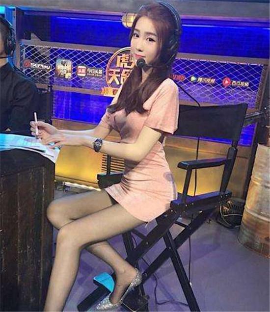 拉风龙在老骚面前自称虎牙一哥,骚男听后表情尴尬