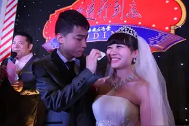 身处癌症晚期，90后女孩将自己最美的笑容留给了最后的婚礼图片