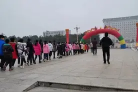 参观公安局警用器械装备展纪实图片