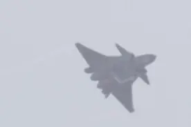 开弹仓亮导弹 珠海航展歼-20霸气通场为空军庆生视频封面
