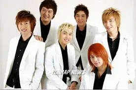 当年Super Junior-T的官方宣传图，非主流发型的白衣少年们图片