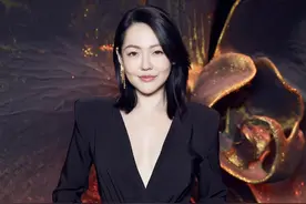 又被小S徐熙娣的“大尺度”惊艳到，穿连体裤领口开到腰，好性感图片