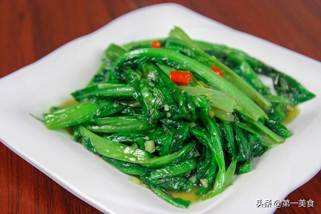烧油麦菜怎么做好吃（饭店里的青菜真好吃）
