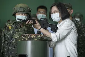 军费破纪录后，台当局又通过2400亿特别预算，还要接着买美国导弹图片
