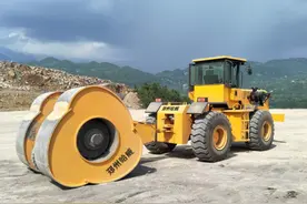 冲击碾压是什么？冲击压路机与强夯机、振动压路机的区别图片