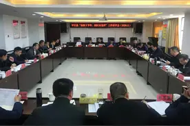 黄伟雄率队调度平江县工业园工作图片