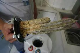 家用热水器用久了内部有多脏？该如何清理？看完长知识了图片