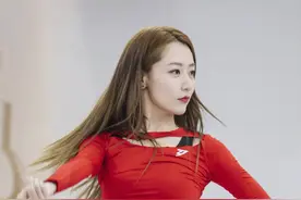 纽约求婚，商丘结婚，离婚后34岁白冰掩面痛哭：下嫁女人都怎么了图片