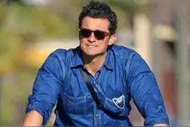 精灵王子是真的贵族吧！骑10万块自行车健身，前妻还是国际超模图片