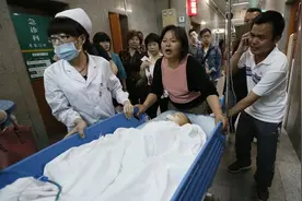 想要看透人性，病一次，你就明白了图片