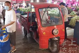 占用通道、骑门摆摊！达城这三家农贸市场安全隐患亟待解除图片