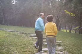 50岁后的男性，体重多少算正常？标准公布了，符合的人或许不多图片