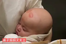 英国小女孩出生时满头黑发，现在居然变成金色，褪色过程好神奇图片