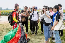 来自安阳的世界跳伞冠军于瑞龙，在家门口儿再摘桂冠图片