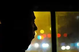 【两会看公安】两会夜归人|星光不问赶路人 夜归不问追梦人图片