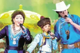14年前，曾因演唱"吉祥三宝"火遍全国的小女孩，如今美得清新脱俗图片