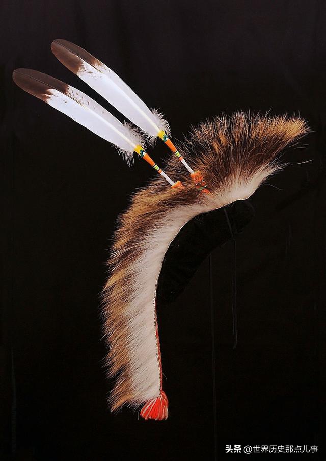 华丽的羽冠，勇士的王冠：一顶印第安人帽子背后的荣耀与尊严
