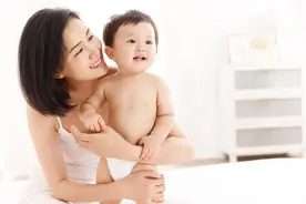 乱摸孩子会影响到大脑发育？牢记“4不摸”，别让外人“下黑手”图片