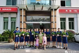 有爱 ▏送“绿萝”是谢谢消防员叔叔们的暖心守望图片