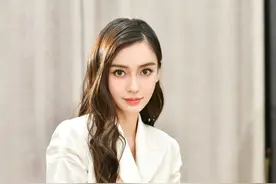 Angelababy的机场穿搭好fashion，时尚辣妈太酷了图片