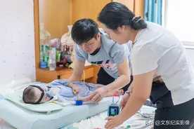 男孩出生半年后，变成了“象鼻宝宝”，要靠打针维持生命图片