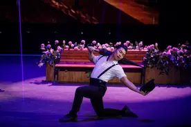 搬运工用一根钢管逆袭成世界冠军！这位“打工人”的故事太励志图片