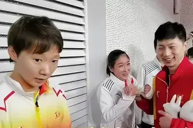 好有爱！马主任贺王曼昱，两点做法彰显马龙风范，把小师弟向前推图片