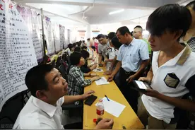 可怜！名校硕士博士研究生也来抢饭碗！中小学教师这么香？图片