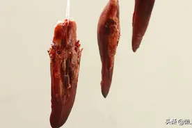 猪舌不用煮，把盐炒热，撒点盐抹一下，记住这个配方，比卤的好吃图片