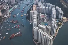 香港鸭脷洲因形状像鸭舌而得名，这里是全世界人口密度最高的岛屿图片