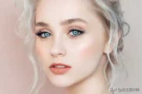 18位美丽眼睛的女子图片