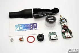 华为66W超级车充拆解，极具金属质感，内部这用料做工真讲究图片