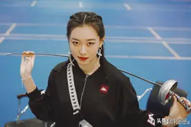 扛起孙一文就跑的光头教练原来是法国人：奥运无国界图片