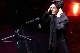 北京卫视春晚肖战演唱给所有知道我名字的人。现场太燃了！图片
