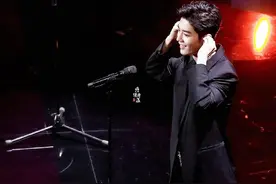 北京卫视春晚肖战演唱给所有知道我名字的人。现场太燃了！图片